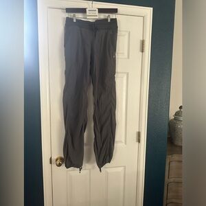 LULULEMON ATHLETICA SIZE 8 DRAWSTRING PANTS